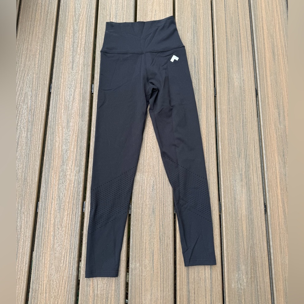 Tonal Woman’s Black Leggings‎ Small